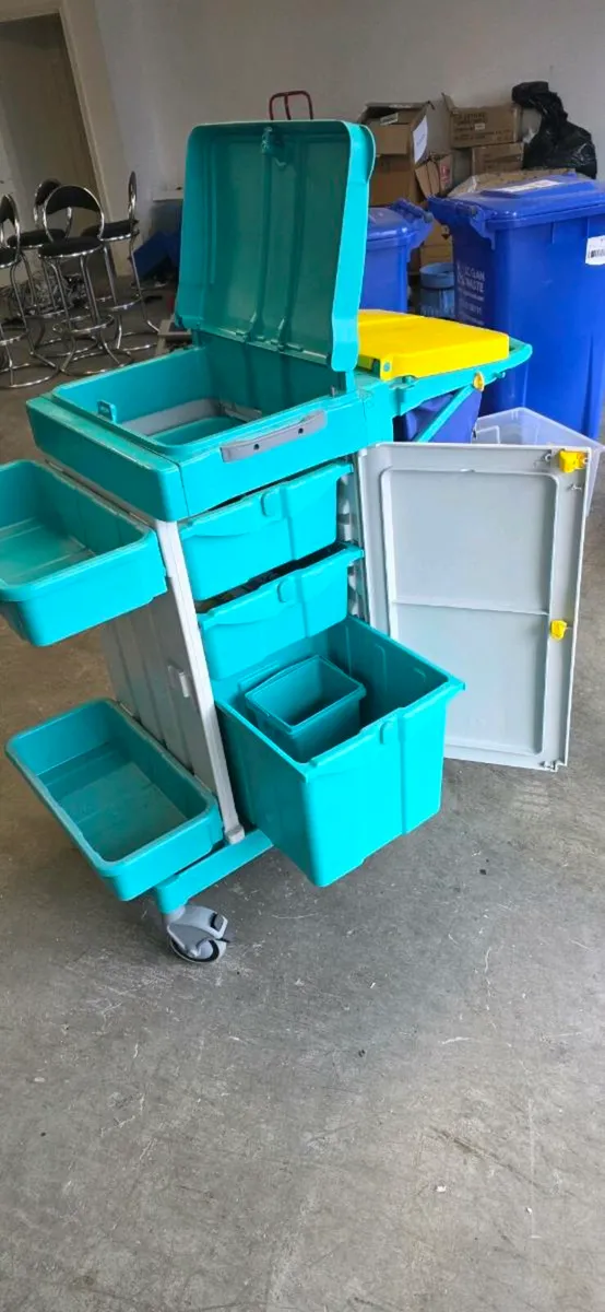 Cleaning trolley - Image 1