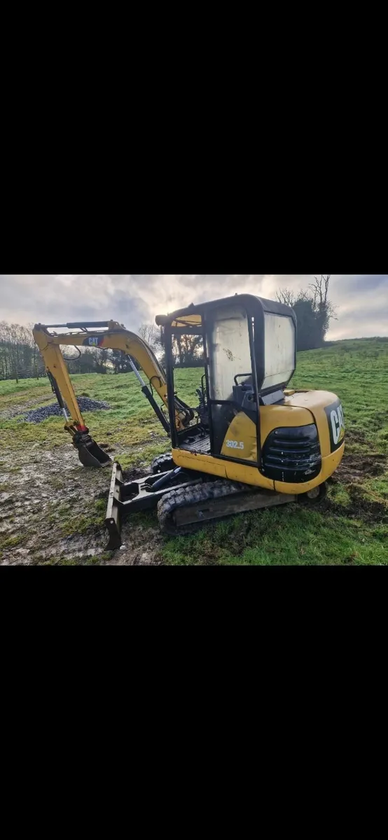 Cat 302.5 digger - Image 2