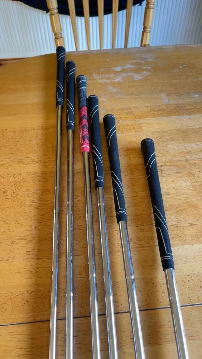 Wilson tour RX irons 6-sw - Image 4