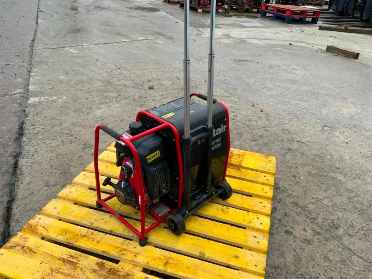 HONDA / FACTAIR PORTABLE air COMPRESSOR..615 - Image 2