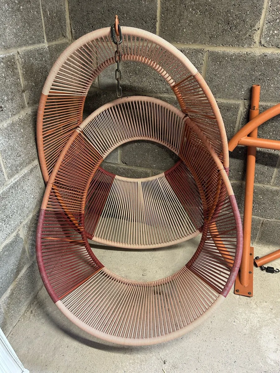 Outdoor Egg Chair with FREE matching table/chair - Image 2