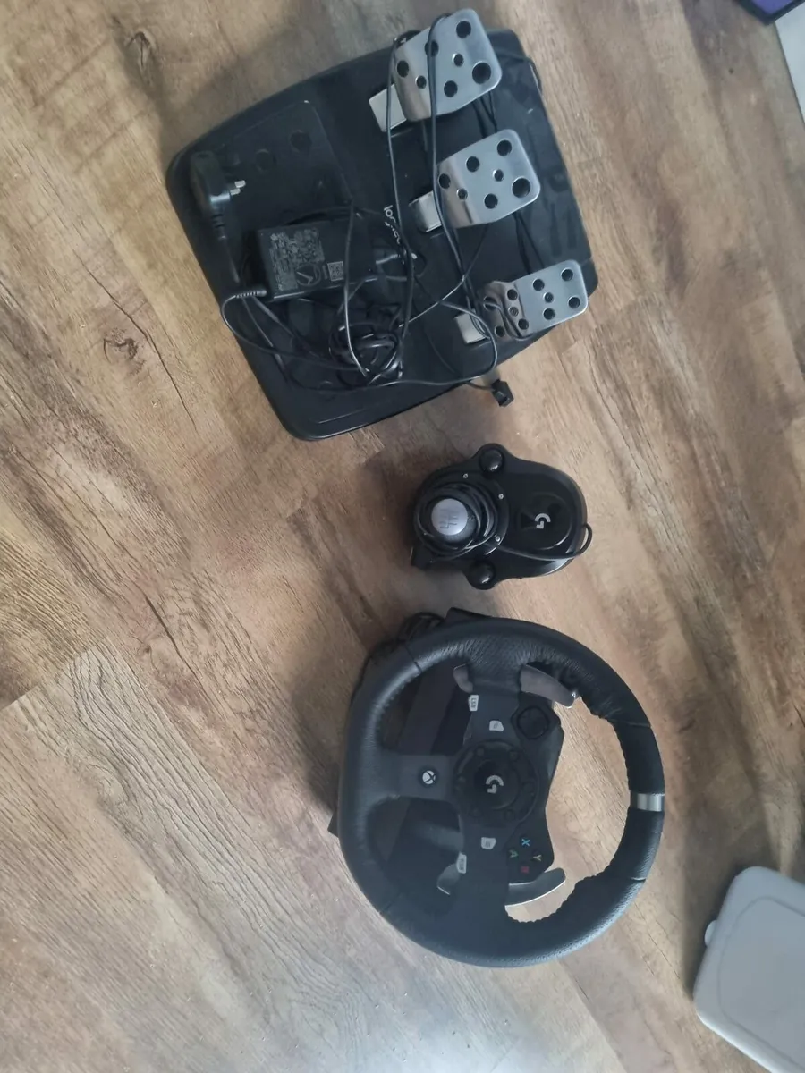 Logitech g920 shifter, pedals and wheel - Image 1
