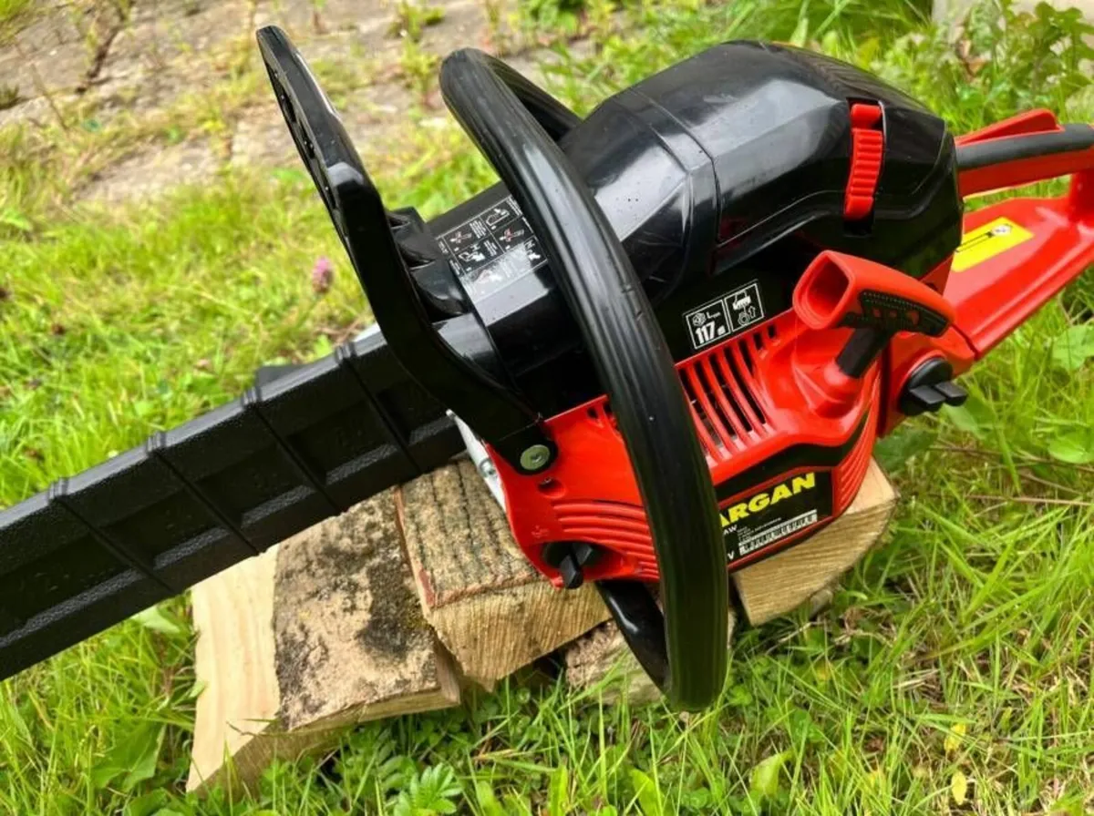 20" PETROL CHAINSAW FREE DELIVERY - Image 4