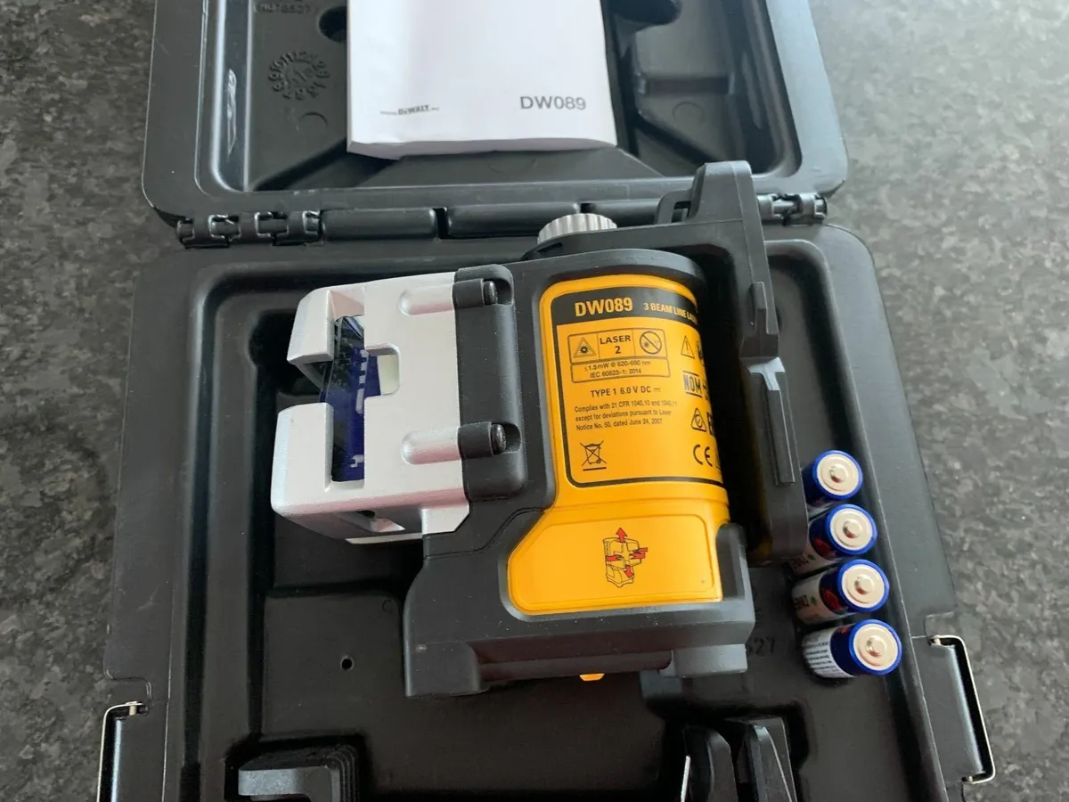 DE Walt DW089 Laser Level - Image 4