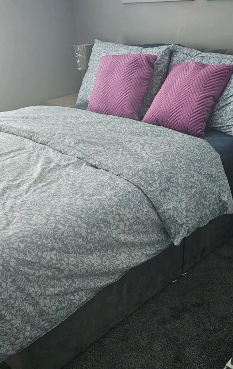 Bedroom furniture - Image 3