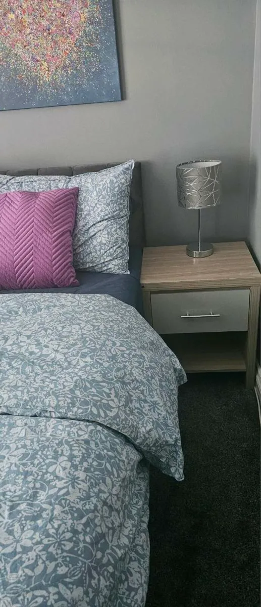 Bedroom furniture - Image 4