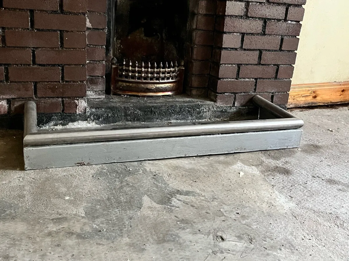 Metal fire fender - Image 1