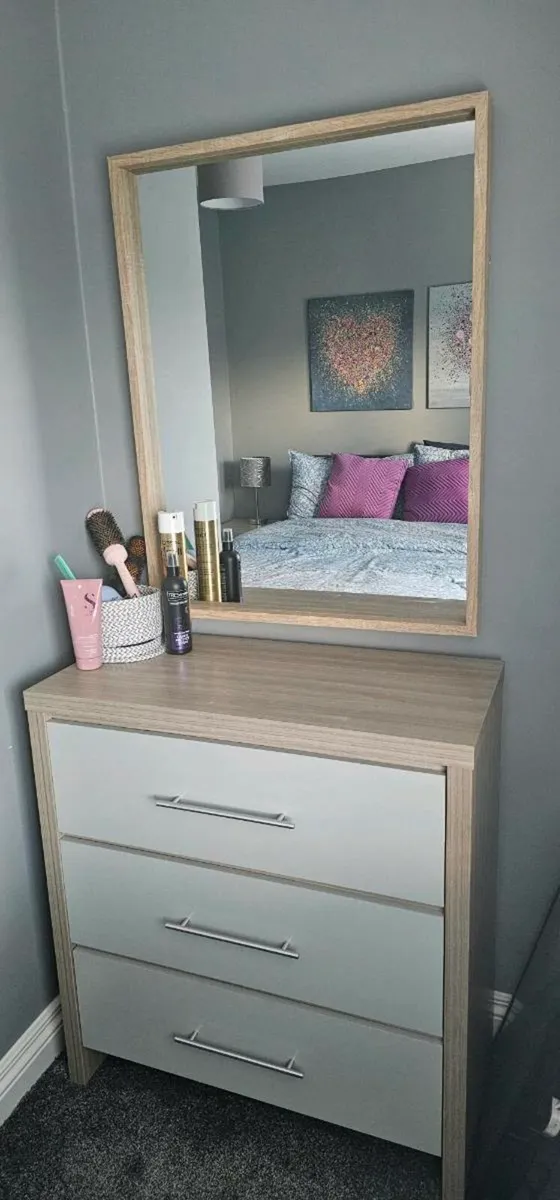 Bedroom furniture - Image 2