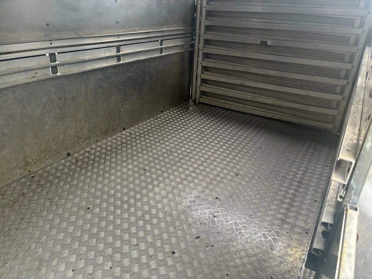 10x6 Ifor Williams Livestock Trailers x2 - Image 4