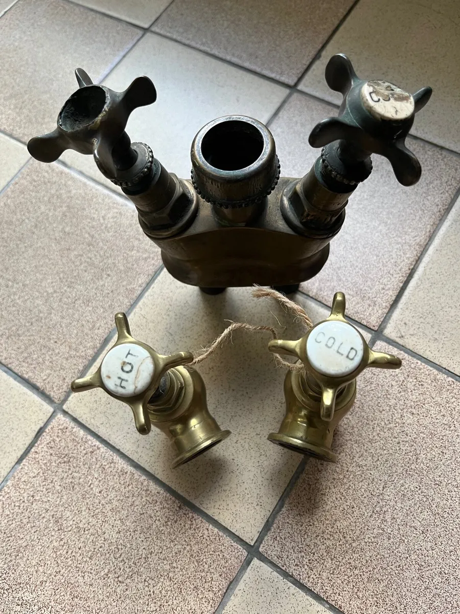Antique copper taps €80 - Image 2