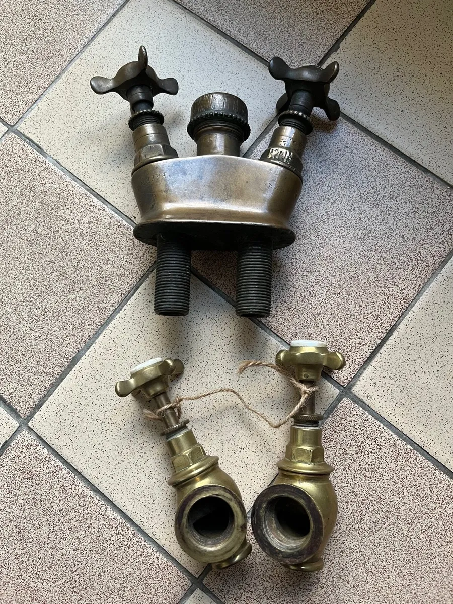 Antique copper taps €80 - Image 3