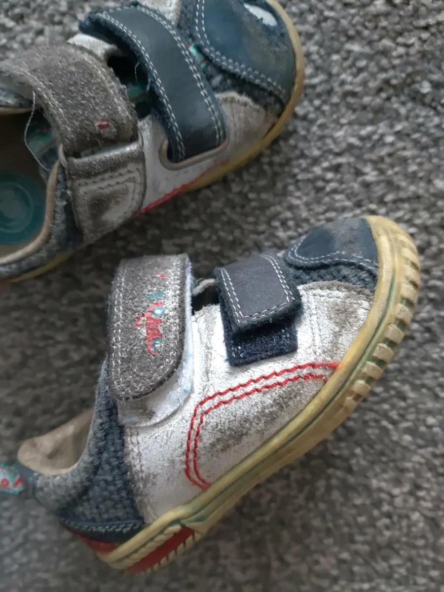 Size 20 baby leather shoes please reade descriptio - Image 2