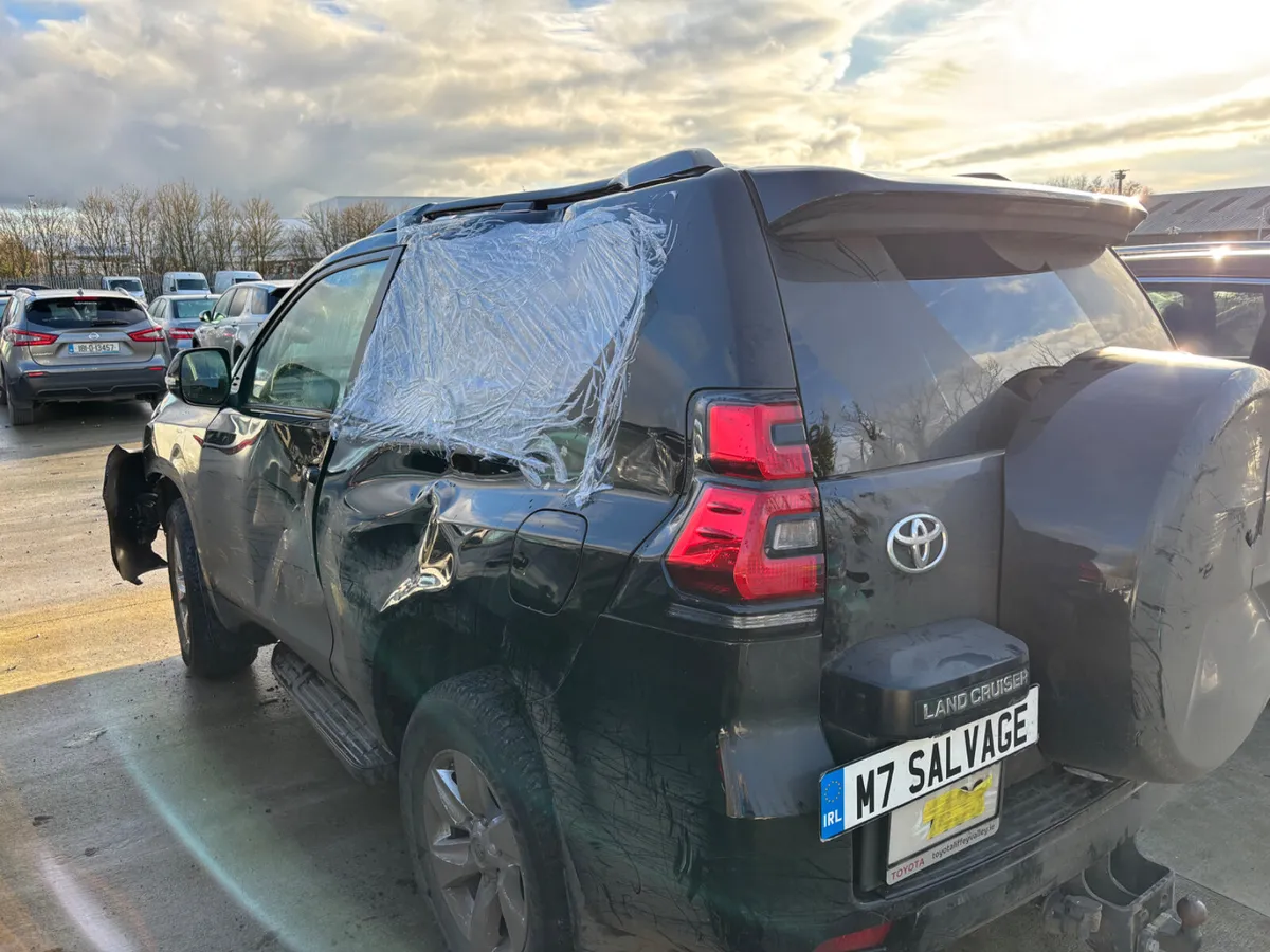 24 Landcruiser SWB Auto 27km Drives - Image 3