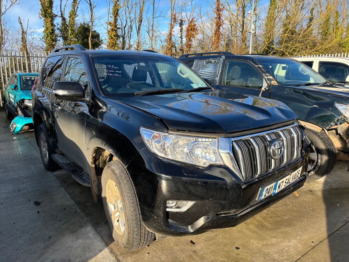 24 Landcruiser SWB Auto 27km Drives - Image 2