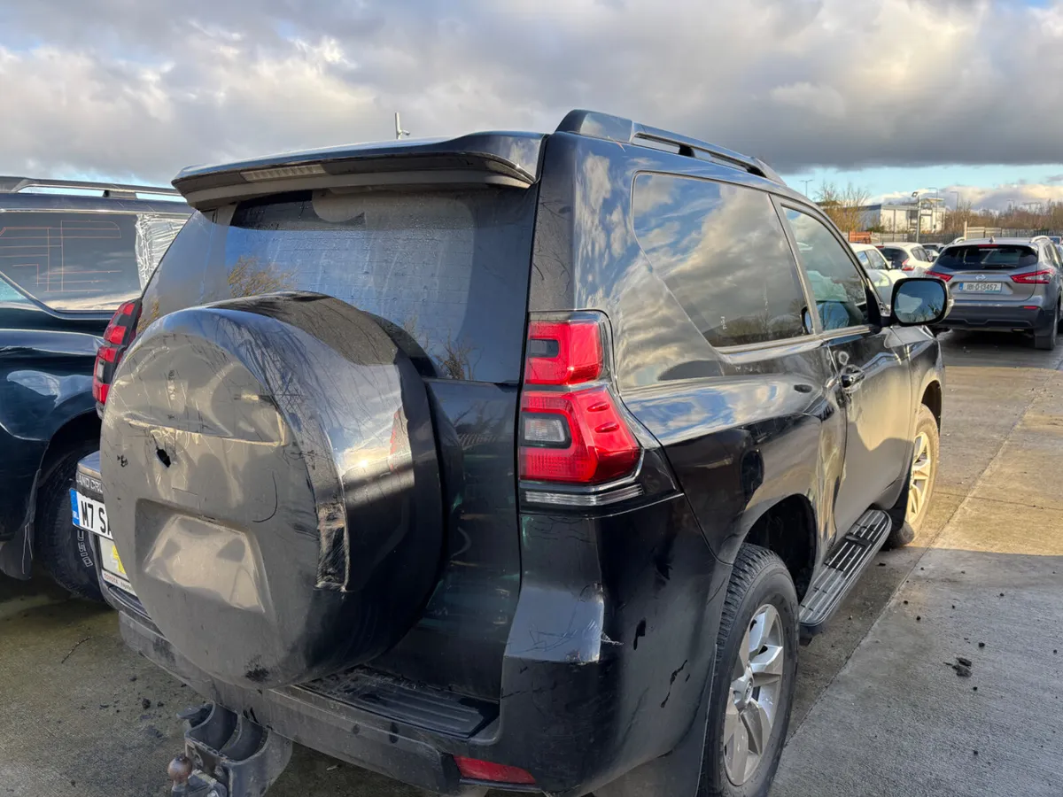 24 Landcruiser SWB Auto 27km Drives - Image 4