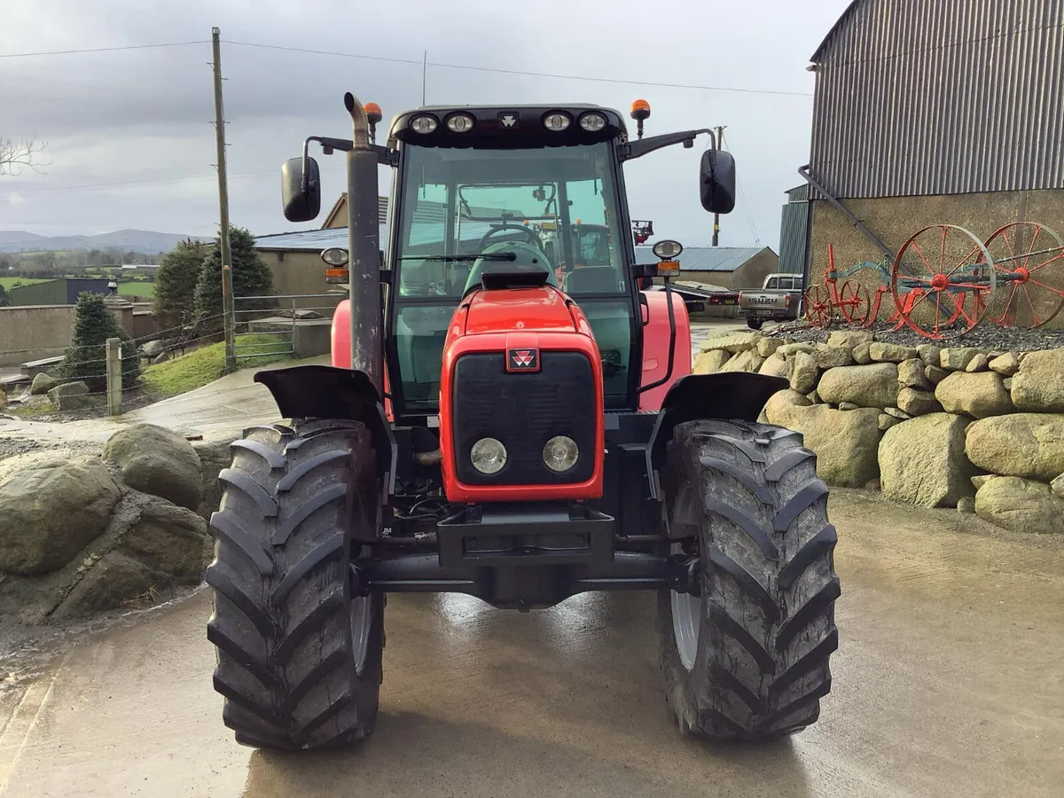 2006 MF 6465 - Image 2