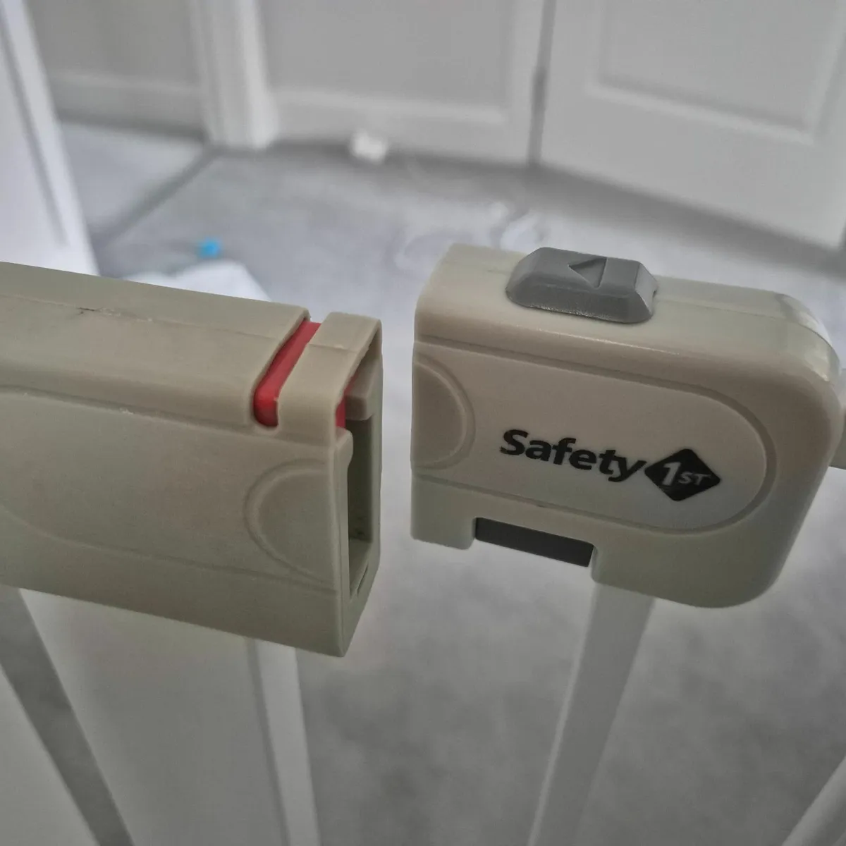 auto closing baby gates, up to 81 cm - Image 1