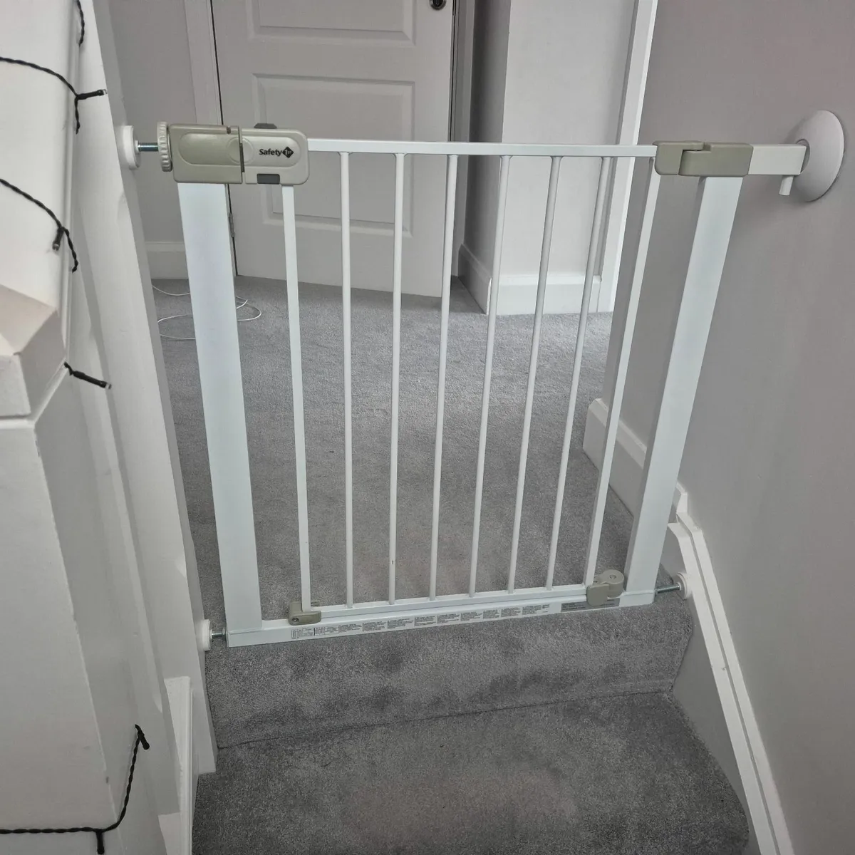 auto closing baby gates, up to 81 cm - Image 2