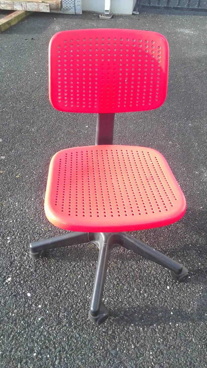 Child's chairs - Image 1