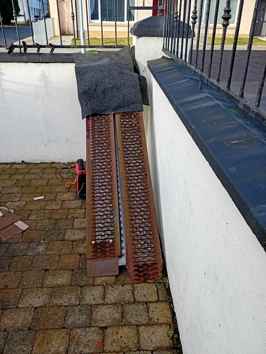 HUSQVARNA ride on lawnmower - Image 2