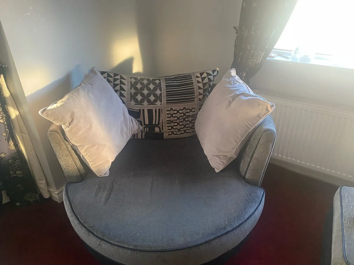 Suite of Furniture - Image 2