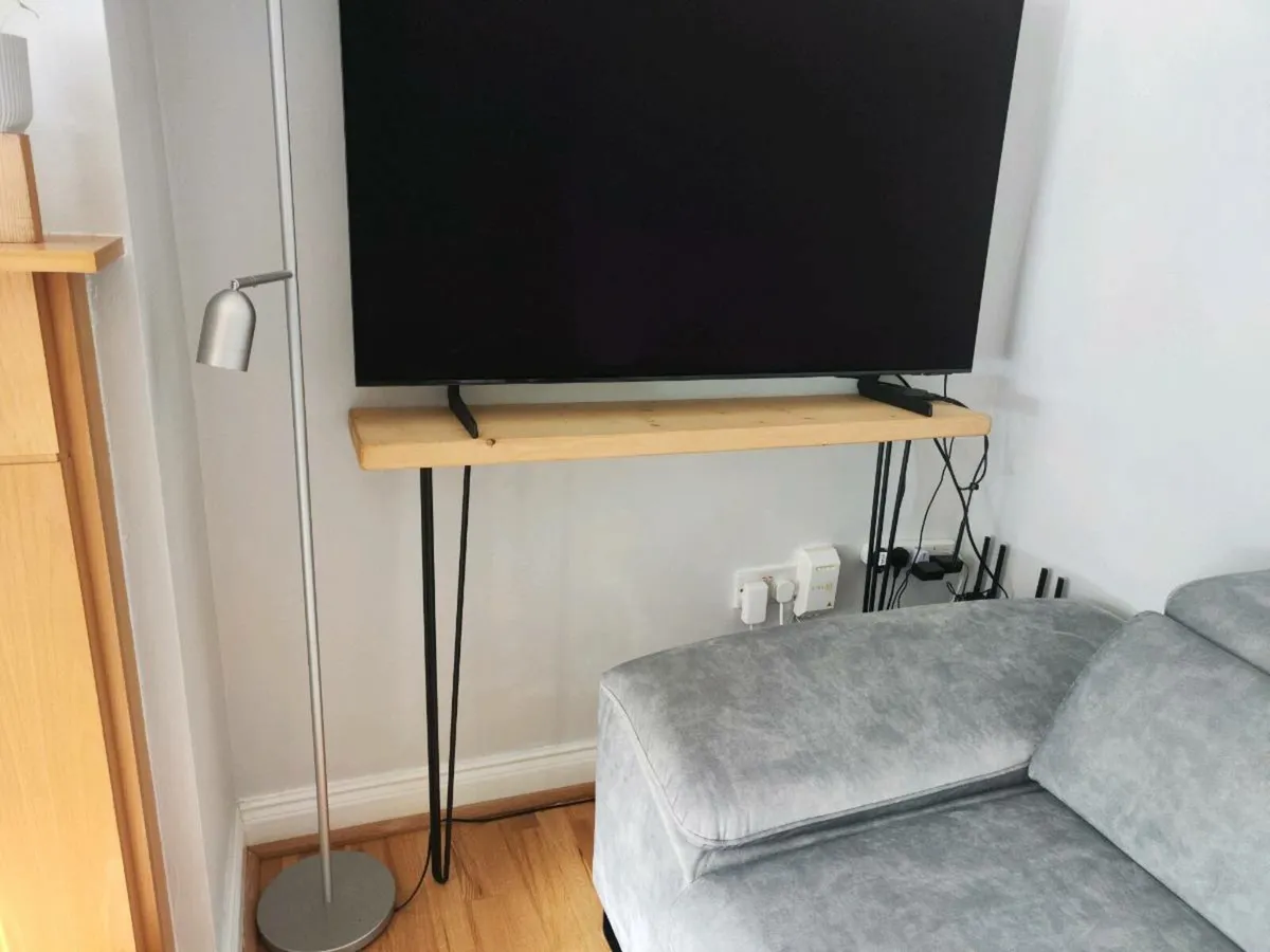 Wood shelf/console - Image 1