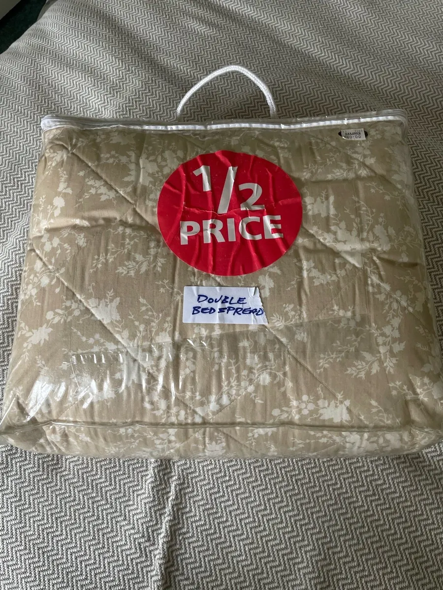 Brand New Double Bedspread + 2 Pillow Shams - Image 4