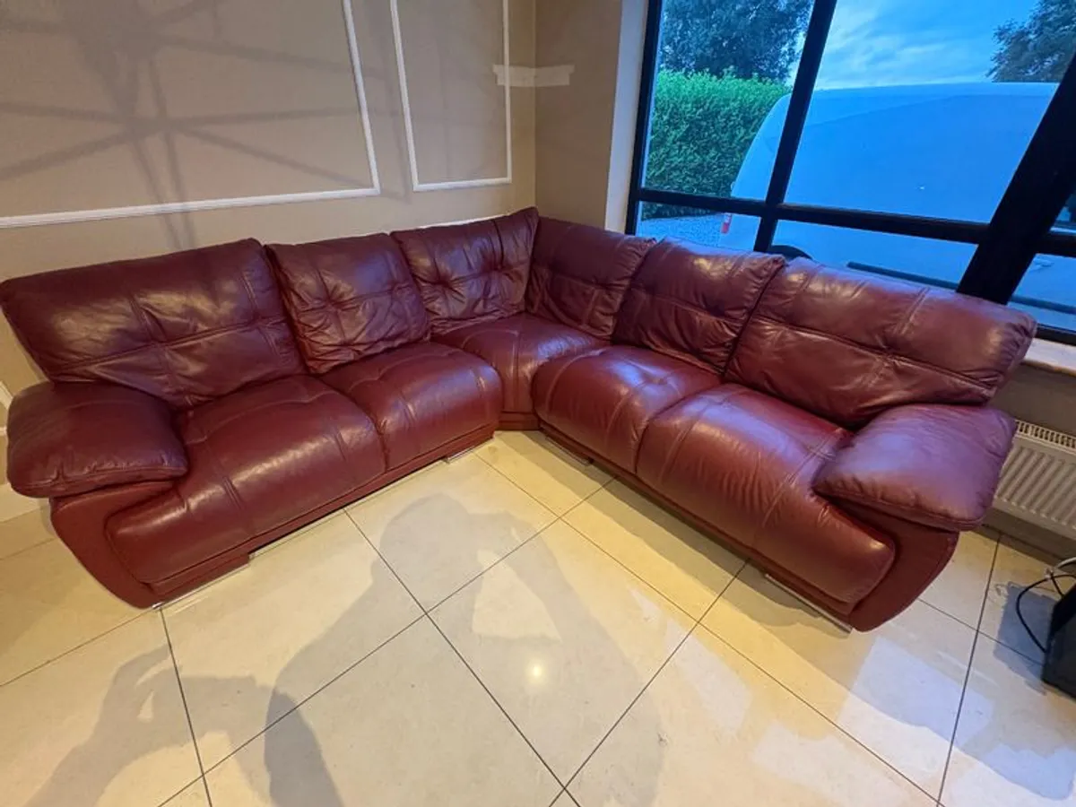 Leather corner suite
