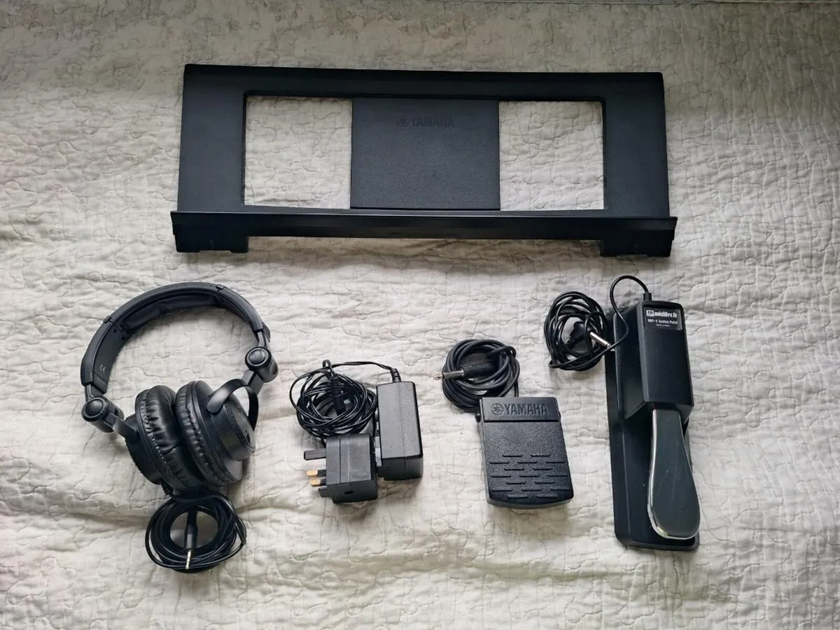 Yamaha Piano P-45B 88 keys - Image 4