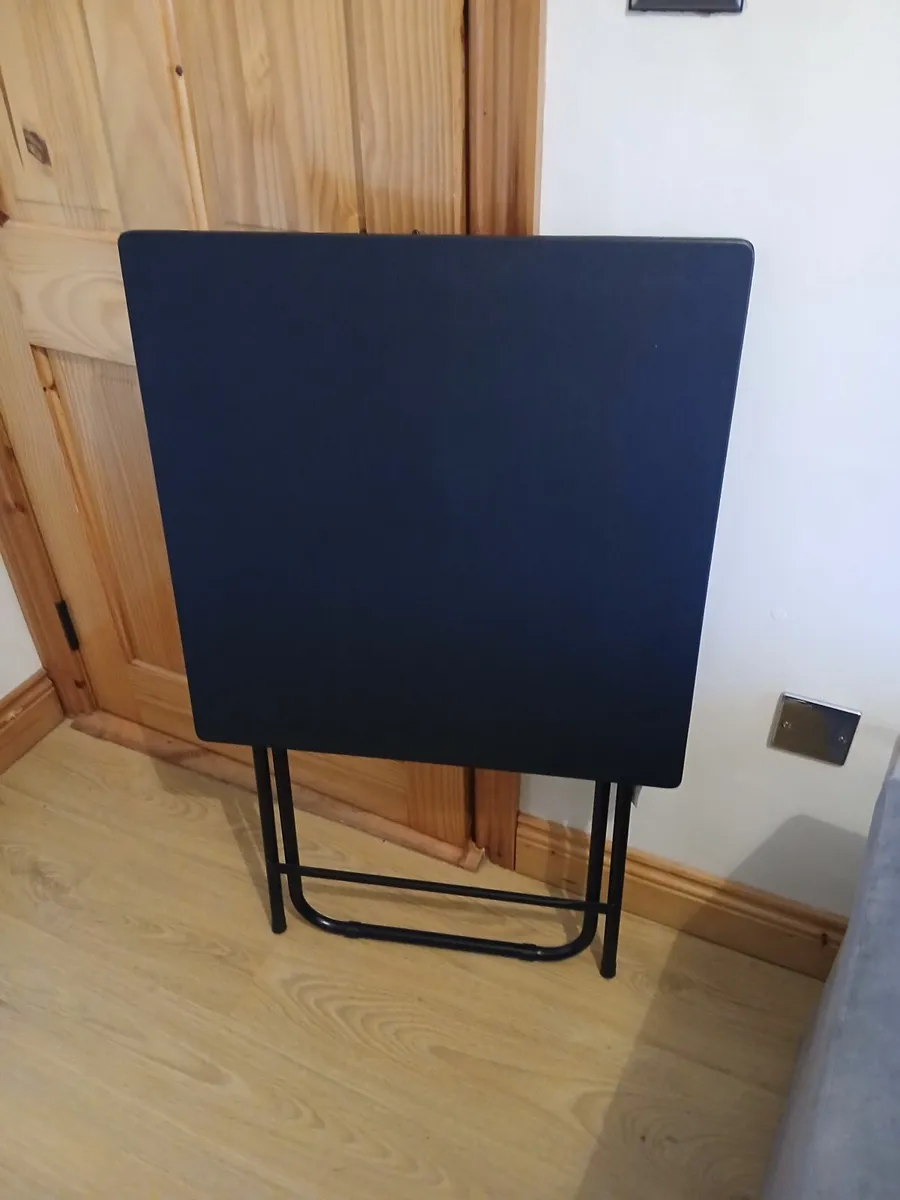Foldable table and chair - Image 1