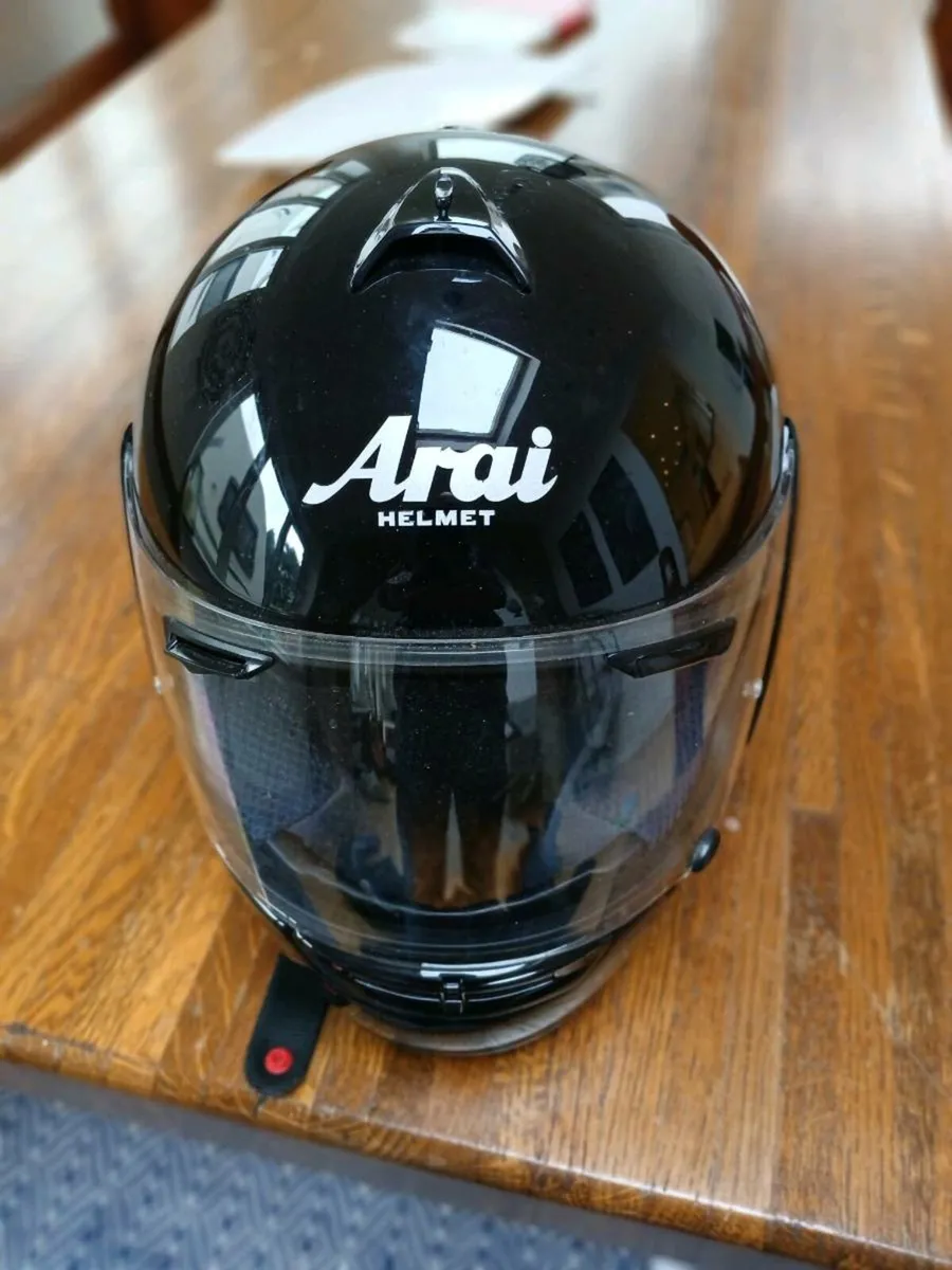 Arai helmet and motorcycle gear - Image 3