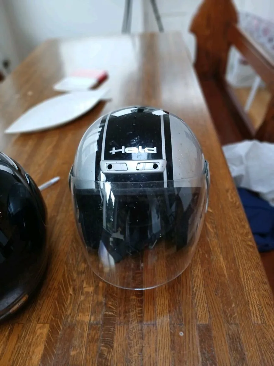 Arai helmet and motorcycle gear - Image 4