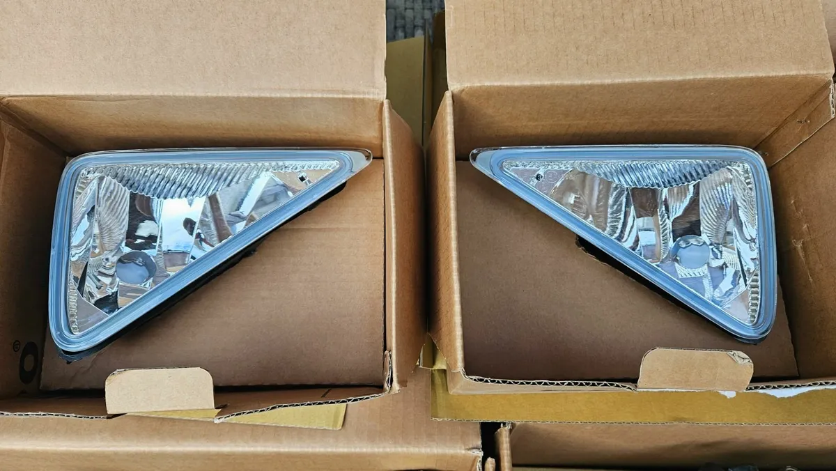Honda civic headlights and fog lights - Image 4