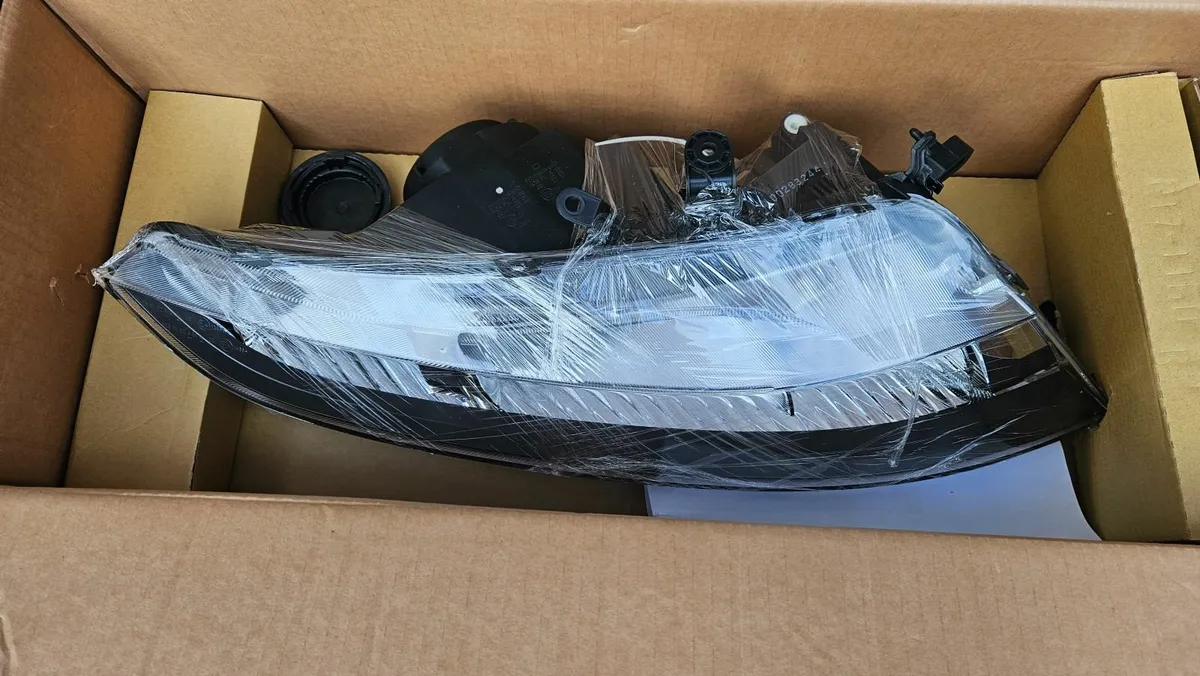 Honda civic headlights and fog lights - Image 2