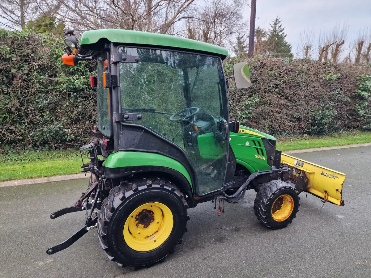 John Deere 2026r Compact Tractor - Image 4