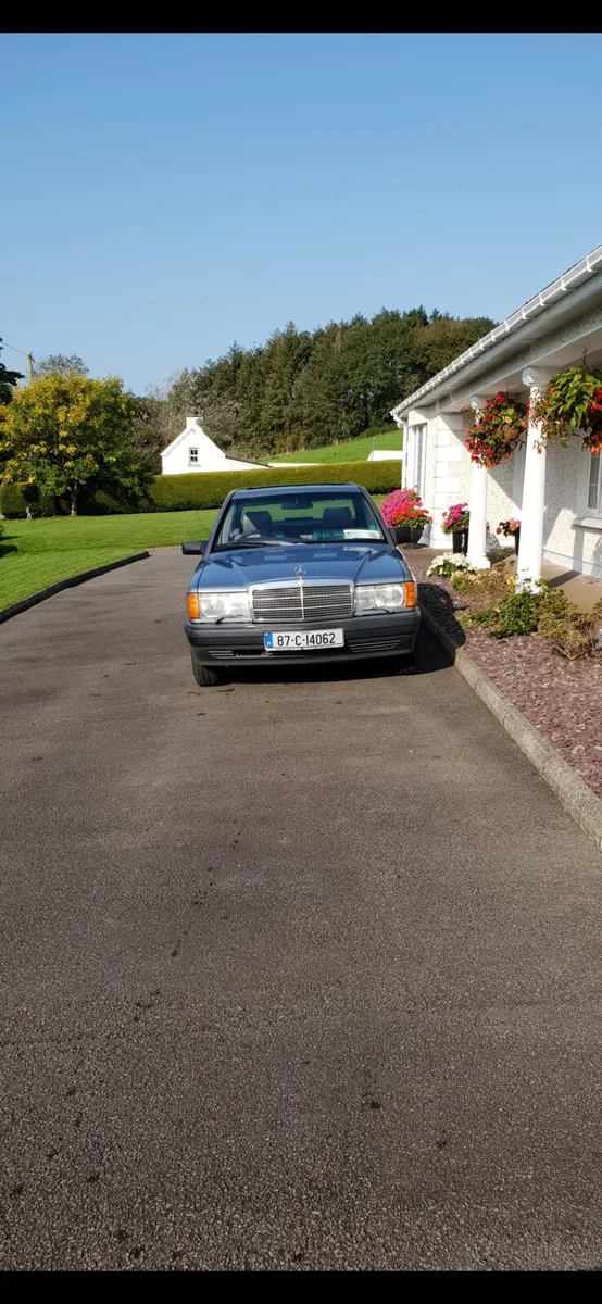 Mercedes 190E 2.6 - Image 2