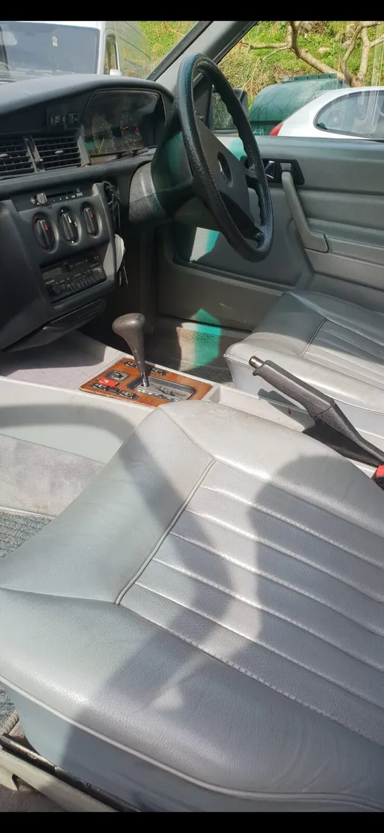 Mercedes 190E 2.6 - Image 4