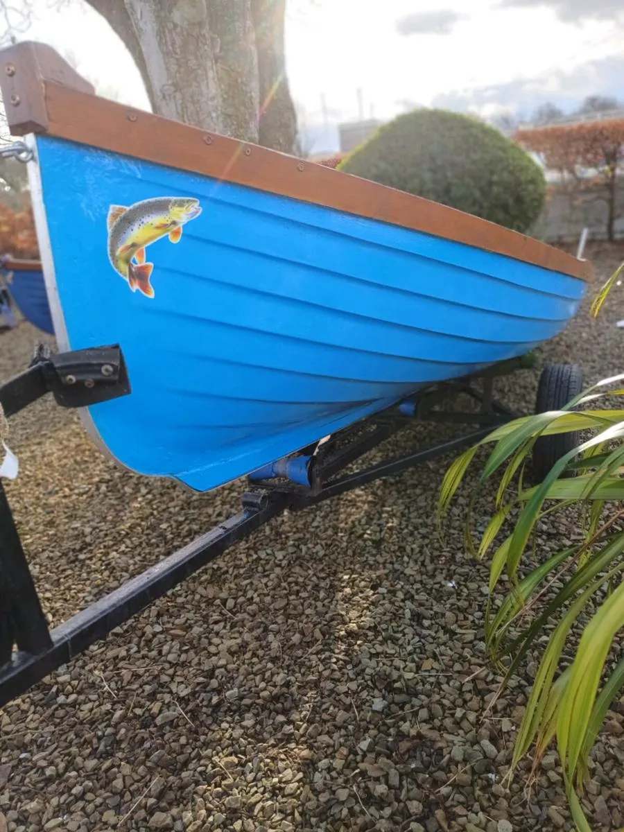 18 ft lake boat. - Image 2