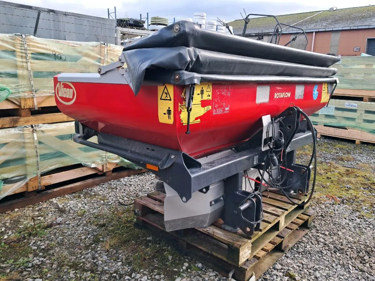 Vicon ROM Twin Disc Fertiliser Spreader - Image 2