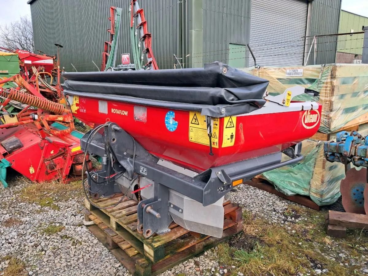 Vicon ROM Twin Disc Fertiliser Spreader - Image 3