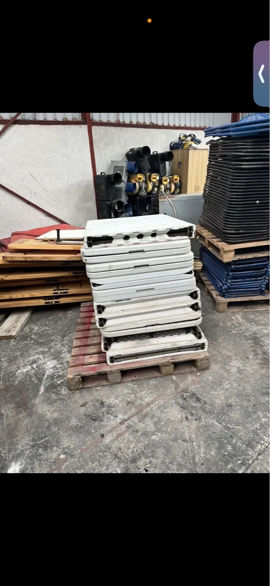 Foldable tables and chairs - Image 2
