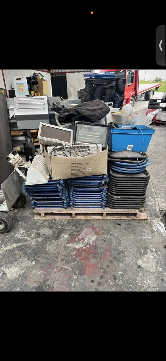 Foldable tables and chairs - Image 1