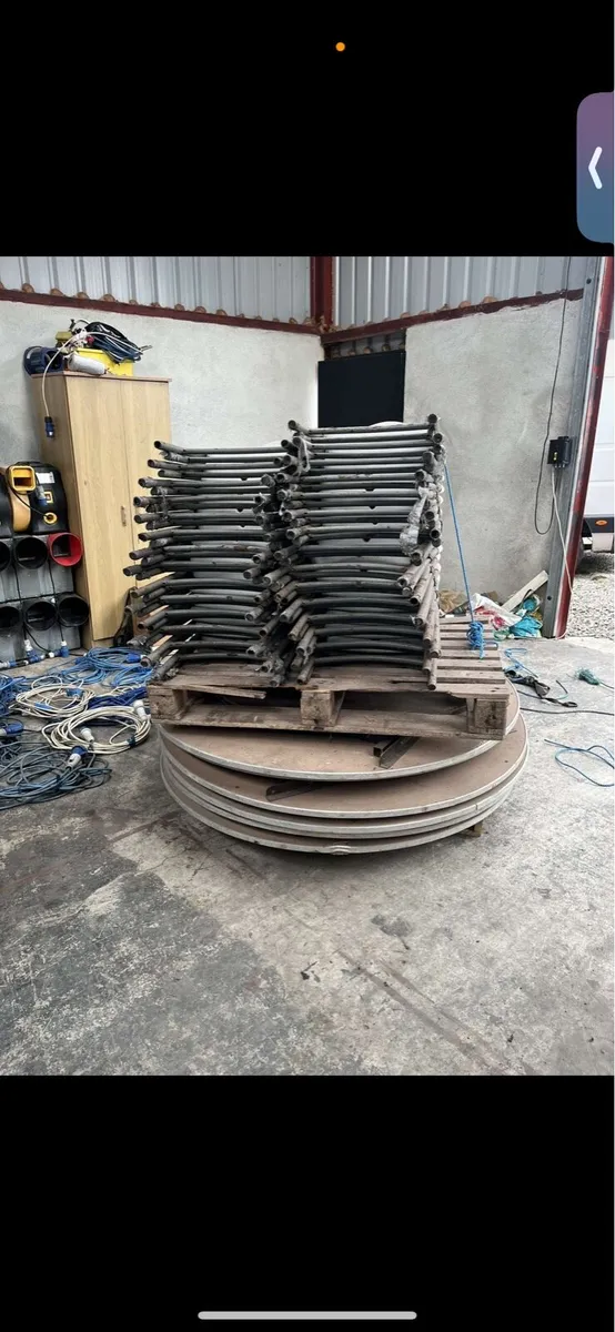 Foldable tables and chairs - Image 4