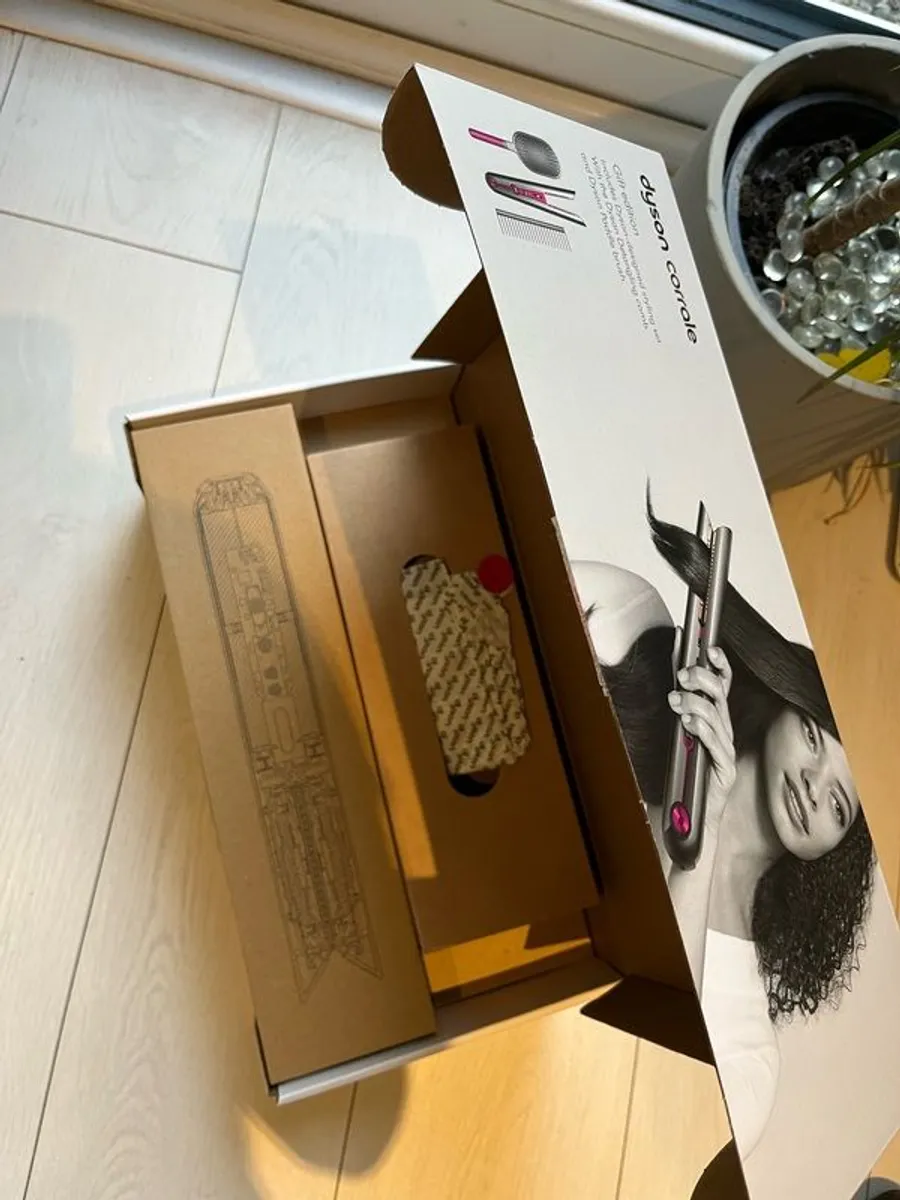 Dyson Corrale Gift Set Edition - Image 2