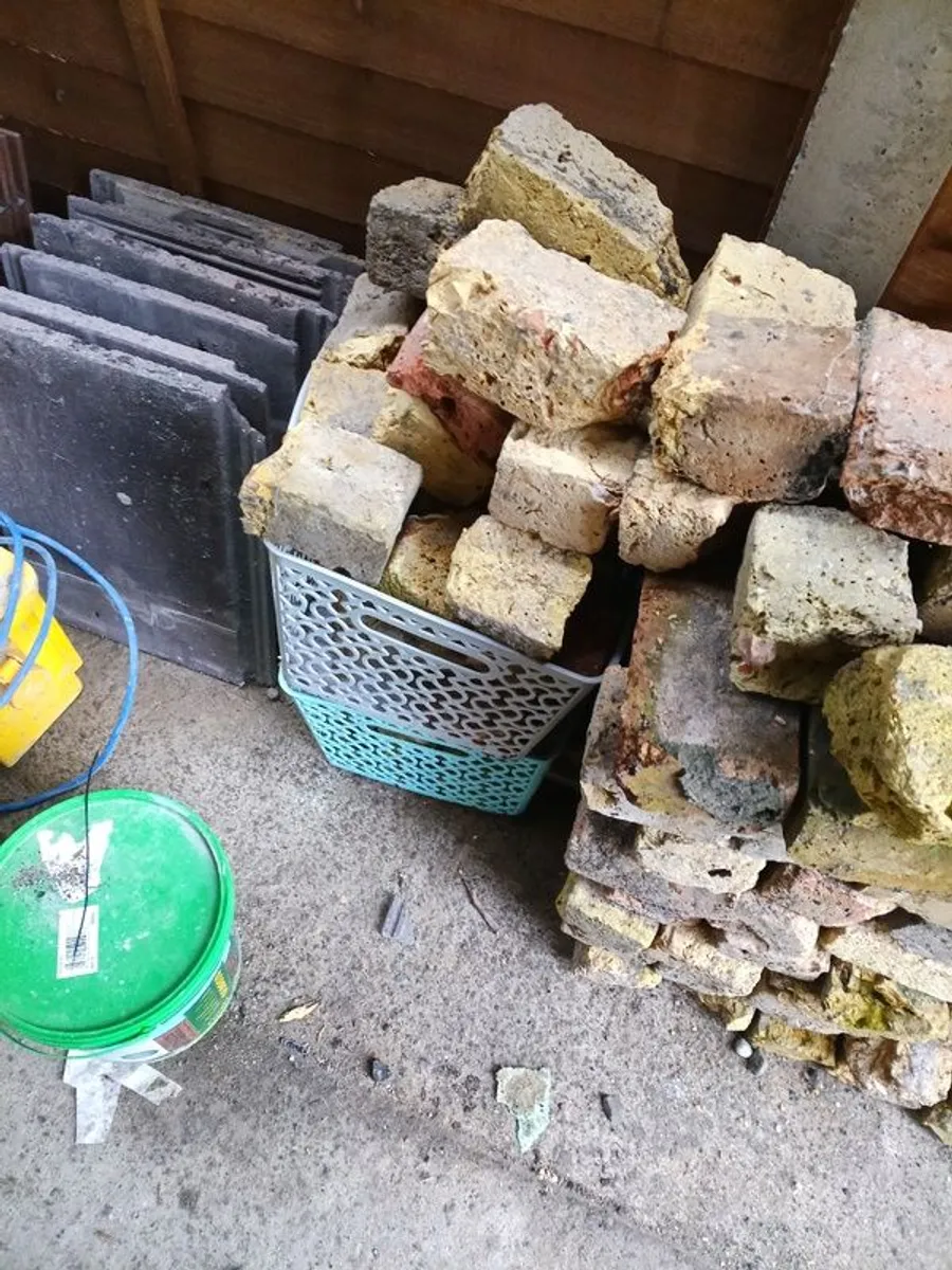 Reclaimed old small yellow bricks - Image 3
