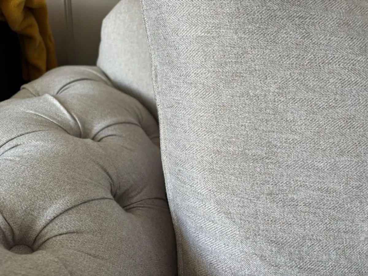 Suite of furniture - Image 2