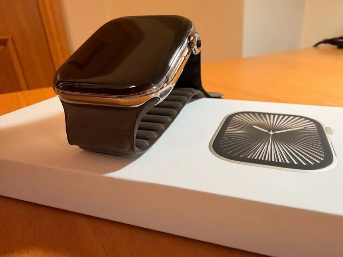 Apple Watch 10 Titanium 46mm - Image 1