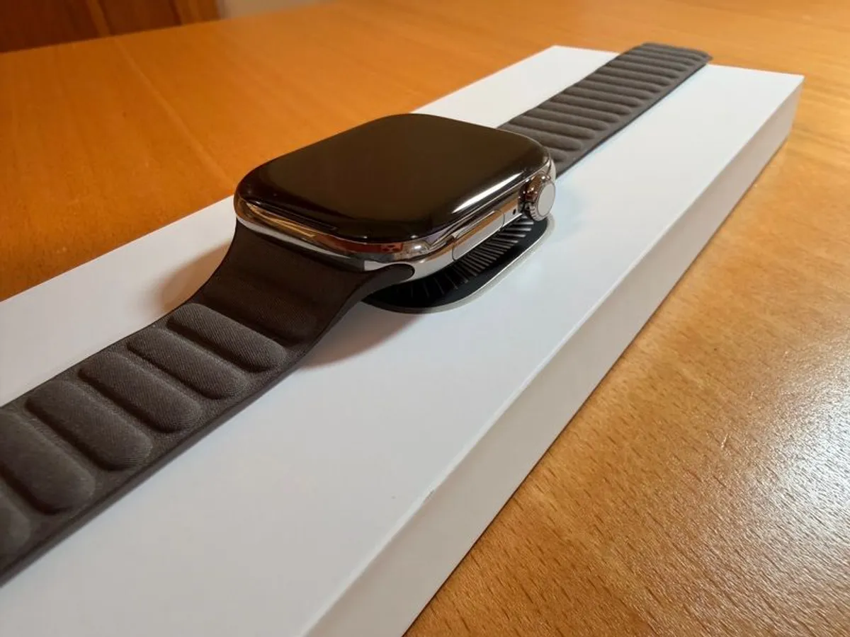 Apple Watch 10 Titanium 46mm - Image 2