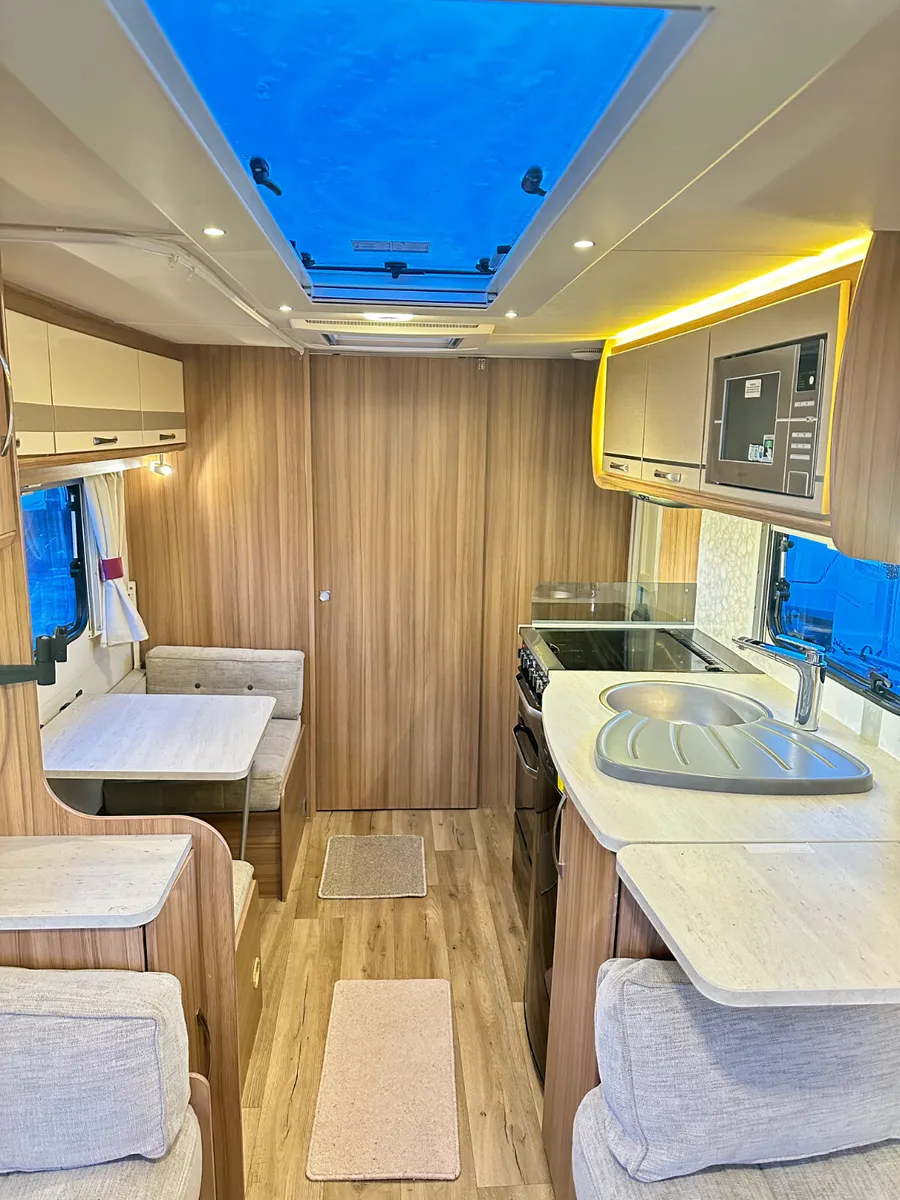 ✨STUNNING 2018 LUNAR ULTIMA 4 BERTH ✨ - Image 3