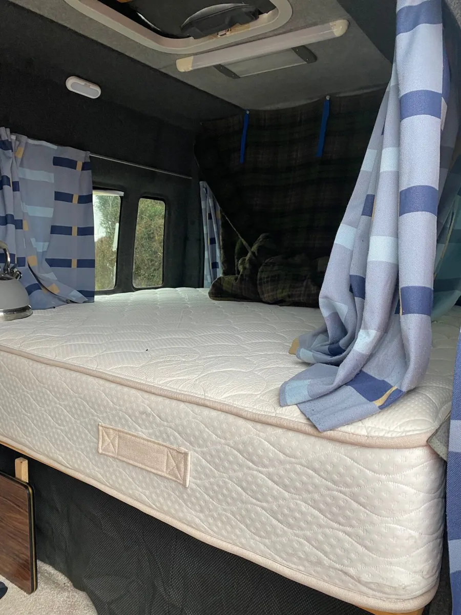 Camper van and camping trailer - Image 4